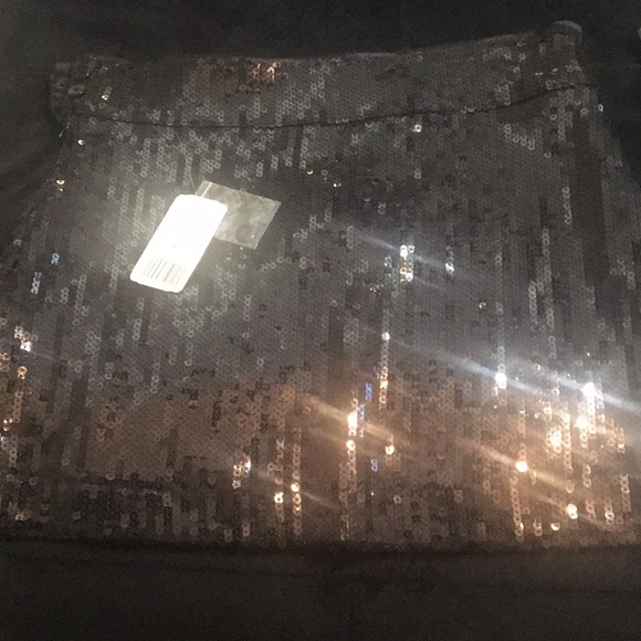 Black Sequin mini skirt - Picture 2 of 2